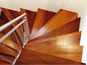 Treppen aus Holz - perfekt angepasst durch den Schreiner. 